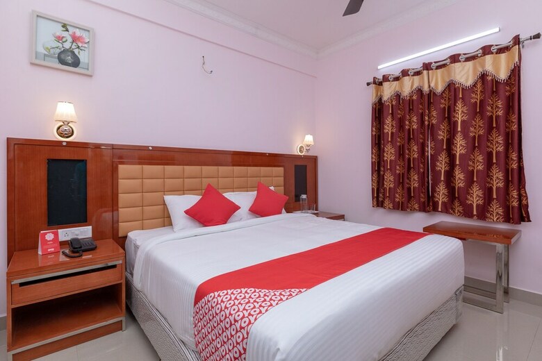 Hotel Oyo 17224 Swarnam Residency