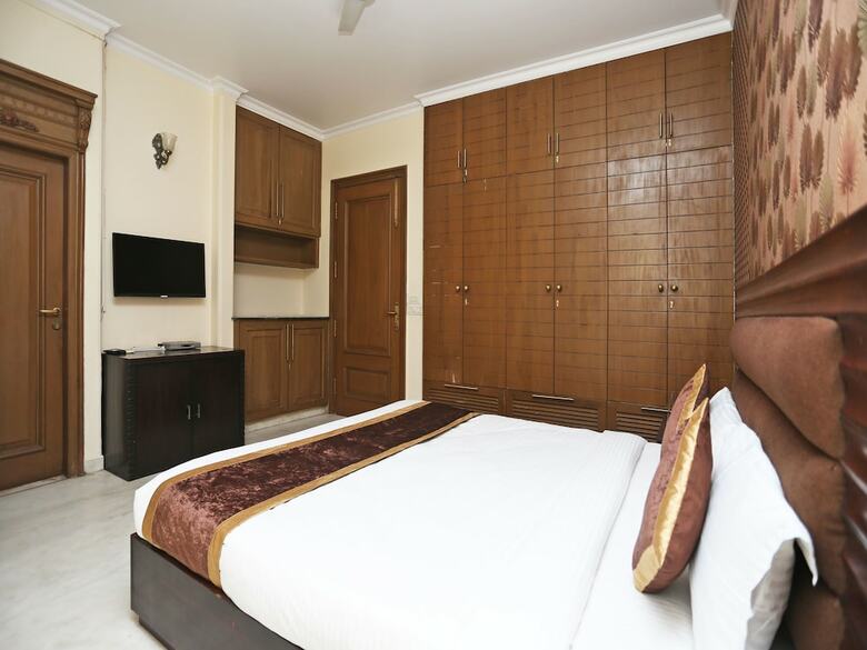 Hotel Oyo 15716 The Red Orchid