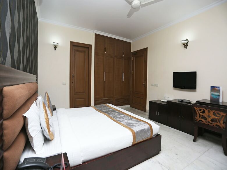 Hotel Oyo 15716 The Red Orchid