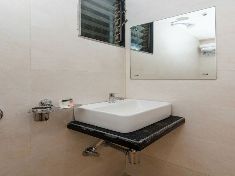 Hotel Oyo 24264 Monisha Residency