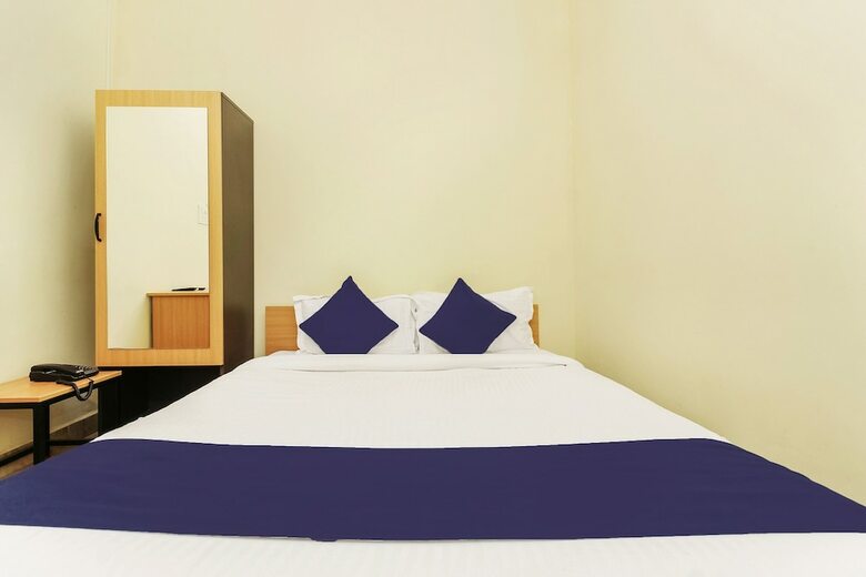 Hotel Silverkey Executive Stays 27824 Dharamkar Residency