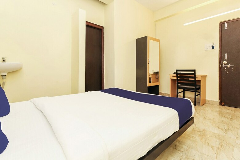Hotel Silverkey Executive Stays 27824 Dharamkar Residency