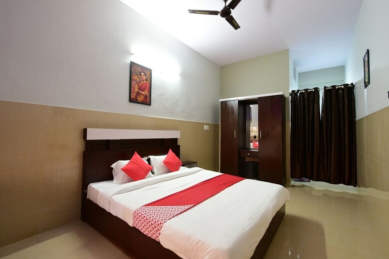 Hotel Oyo 24476 Ssg Residency
