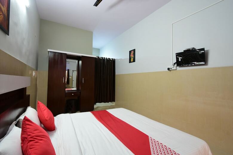 Hotel Oyo 24476 Ssg Residency