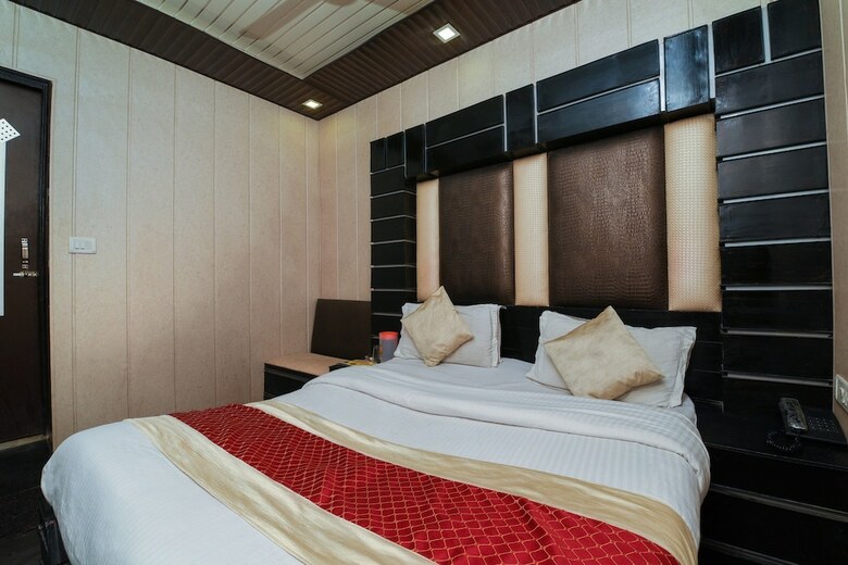 Oyo 6801 Hotel Shri Sai International