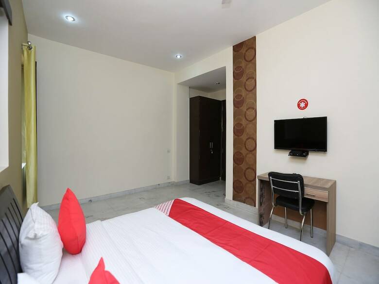 Hotel Oyo 24323 Lakshmi Residency