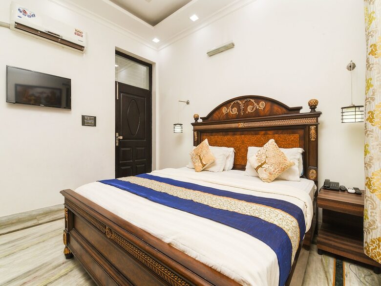Hotel Oyo 15407 Home Feeling Accomodation