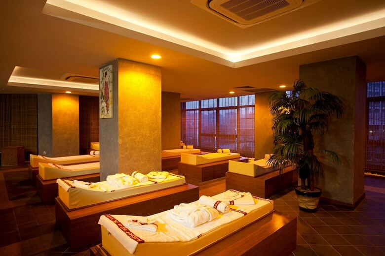 Limak Lara Deluxe Hotel & Resort