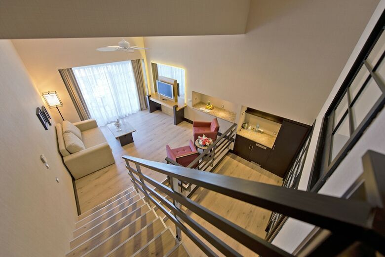 Limak Lara Deluxe Hotel & Resort