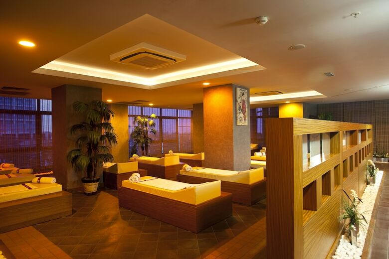 Limak Lara Deluxe Hotel & Resort