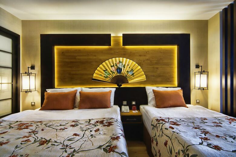 Limak Lara Deluxe Hotel & Resort