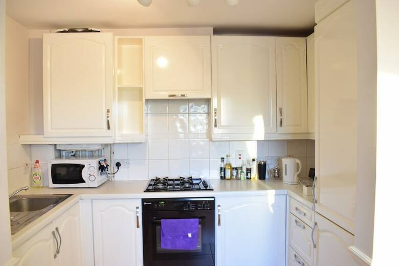 1 Bedroom Apartment In Stepney Green