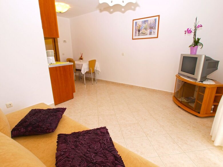 Apartment 1005