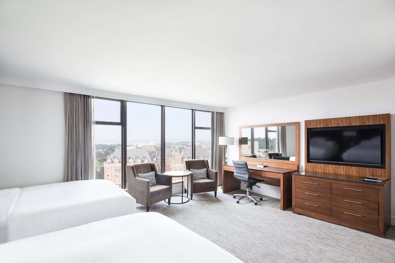 Doubletree By Hilton Hotel & Suites Victoria