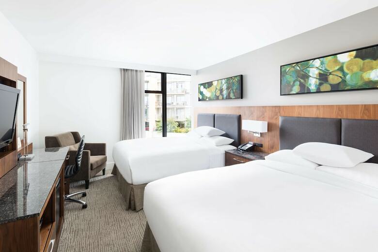 Doubletree By Hilton Hotel & Suites Victoria