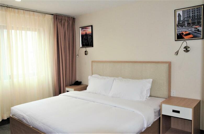 Lic Plaza Hotel