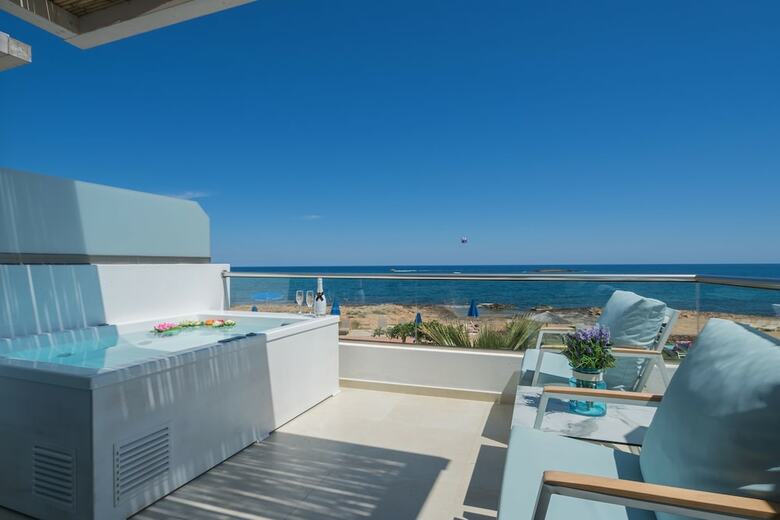 Pyrgos Beach Hotel Apartments