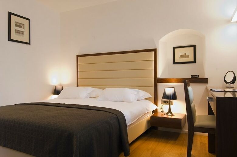 Hotel Vestibul Palace