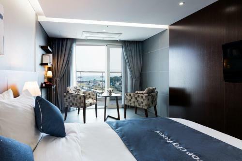 Co-op City Hotel Harborview
