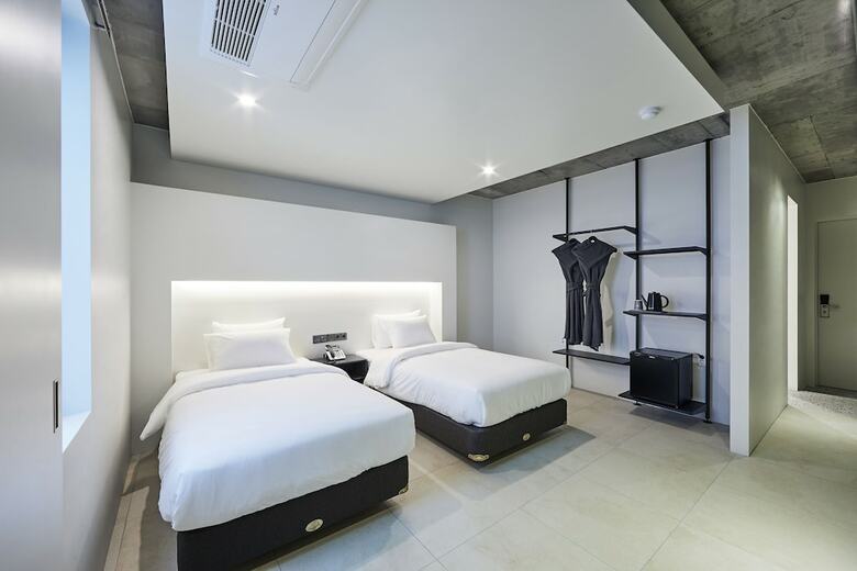 Hotel Intro