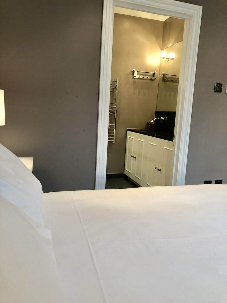 Claverton Street Apartment