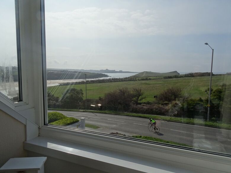 Rolling Waves Hotel - Guest House