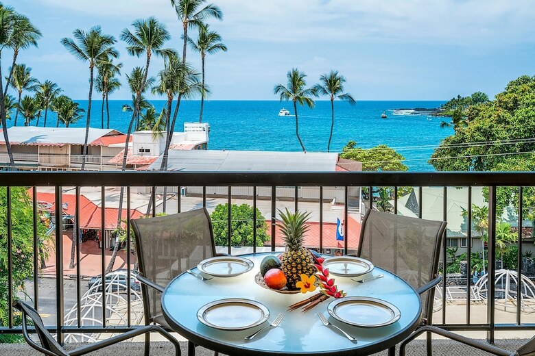 Kona Plaza#402