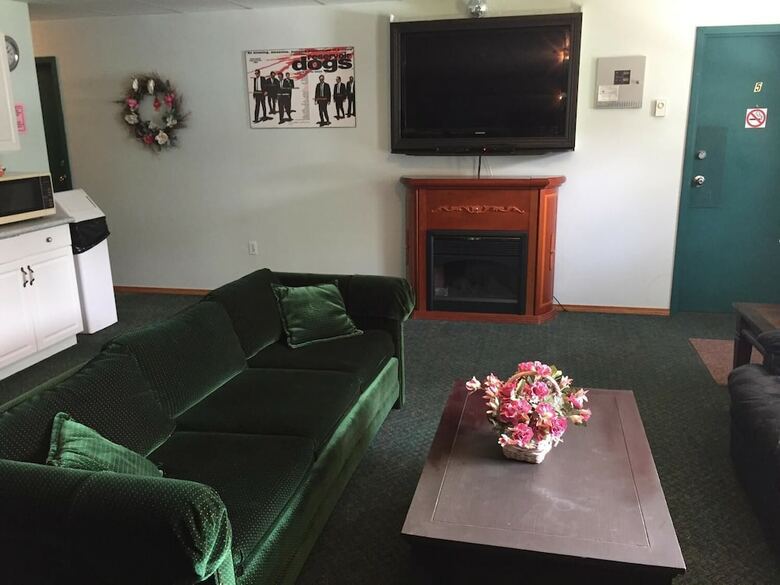 Falcon Lake Hotel