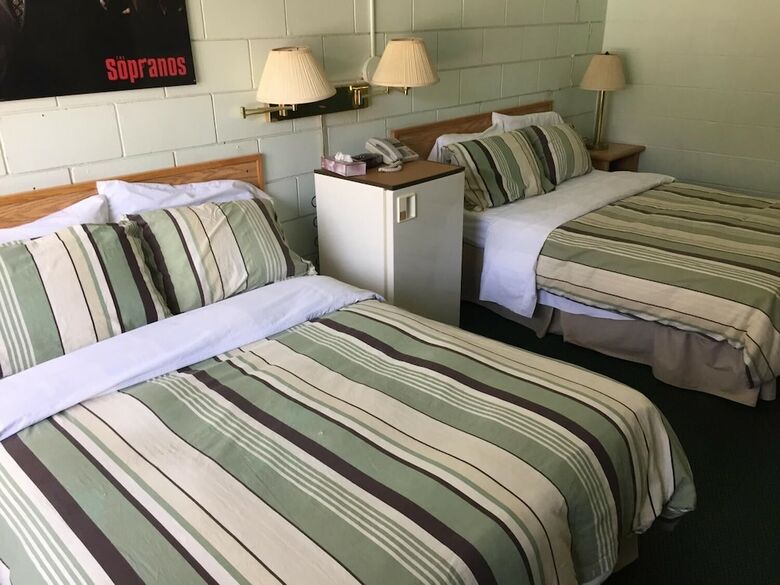 Falcon Lake Hotel