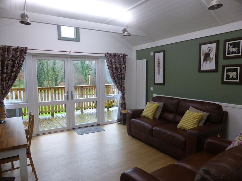 Squirrel Lodge 40 With Hot Tub, Newton Stewart