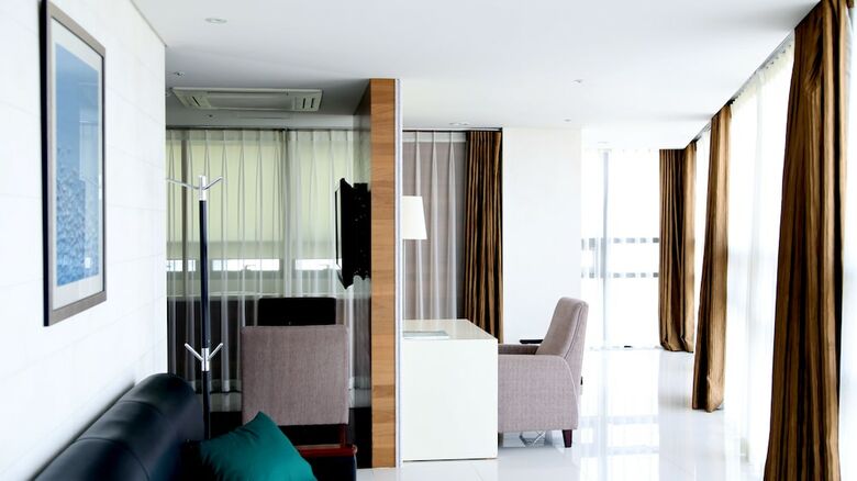 Sunset Business Hotel