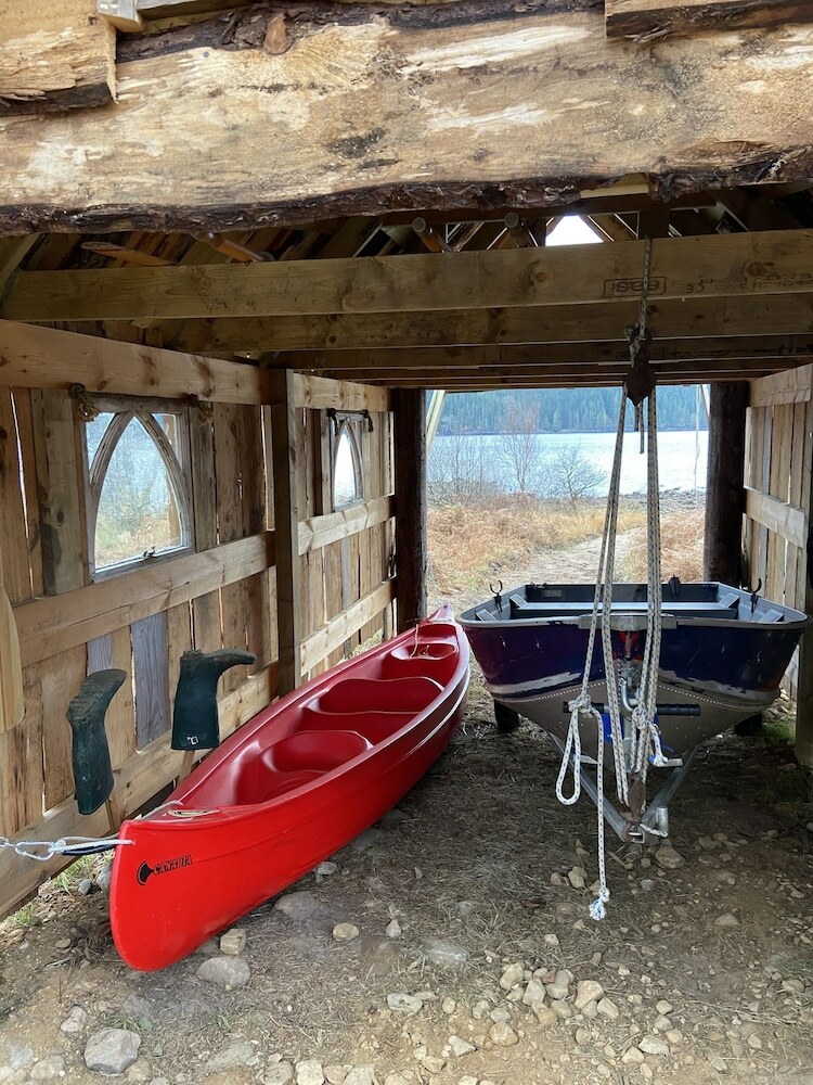 Caledonian Cabin + Hot Tub