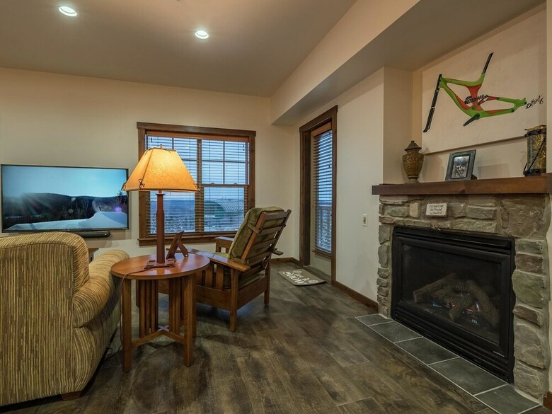 3 Br: Soaring Eagle 201
