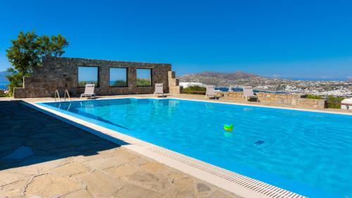 Carmelita Villa With Pool By Stylish Stays