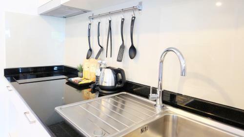 Apartamentos The Title West Wing By Trips Phuket