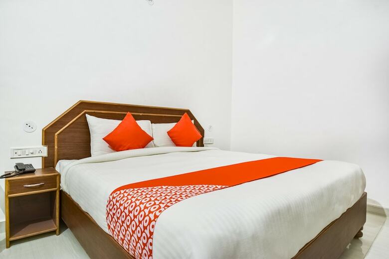Hotel Oyo 23129 Chelsea Palace