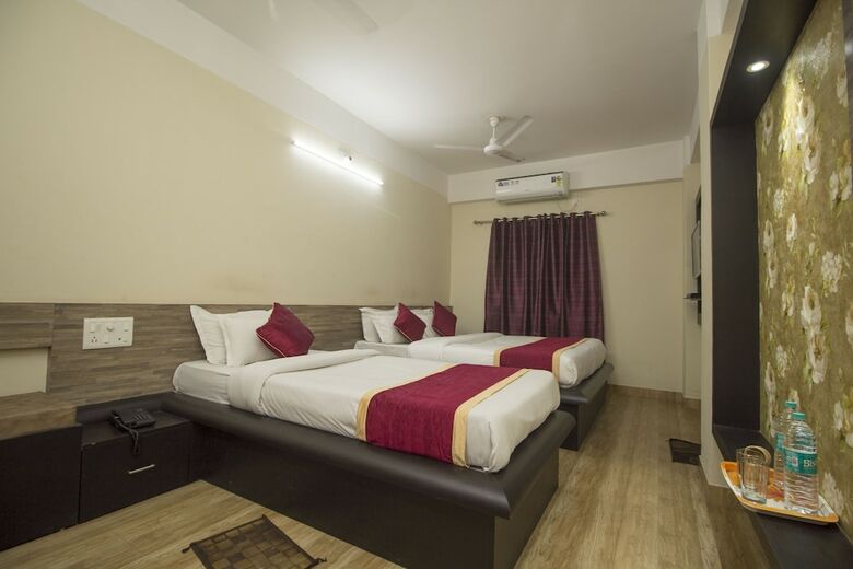 Oyo 25007 Hotel Royal Garden