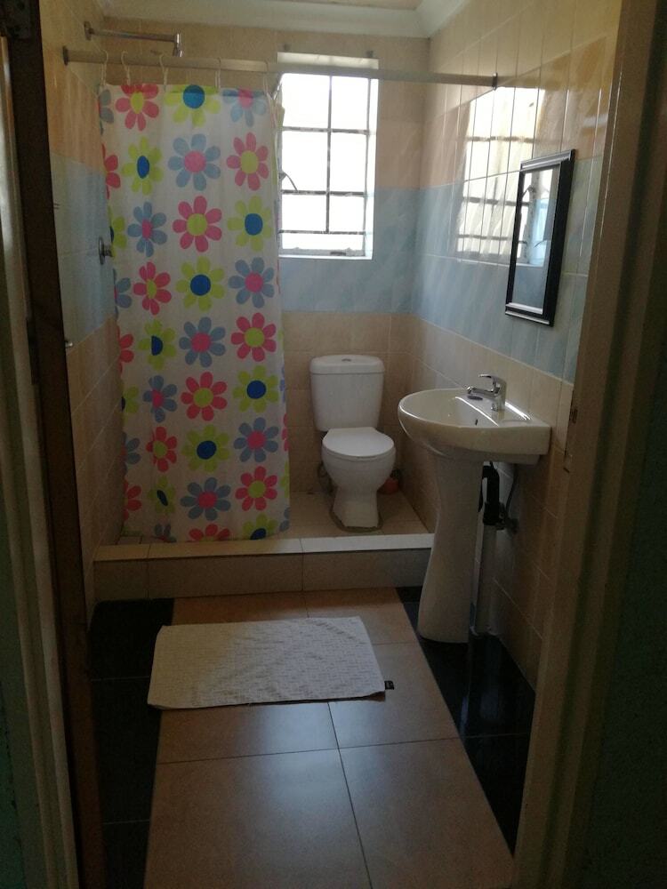 Hotel Queens Lodge And Backpackers Den