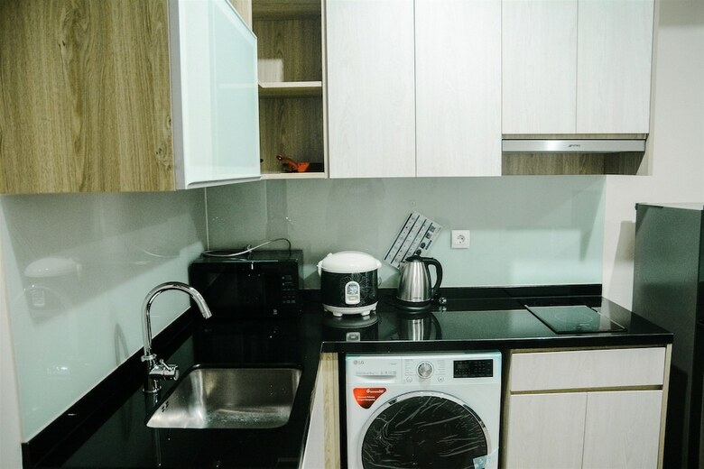 2br Deluxe And Modern Menteng Park Apartment