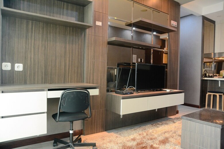 Modern And Comfortable 2br Gallery West Apartment