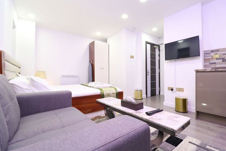 Queen Stay Apartments