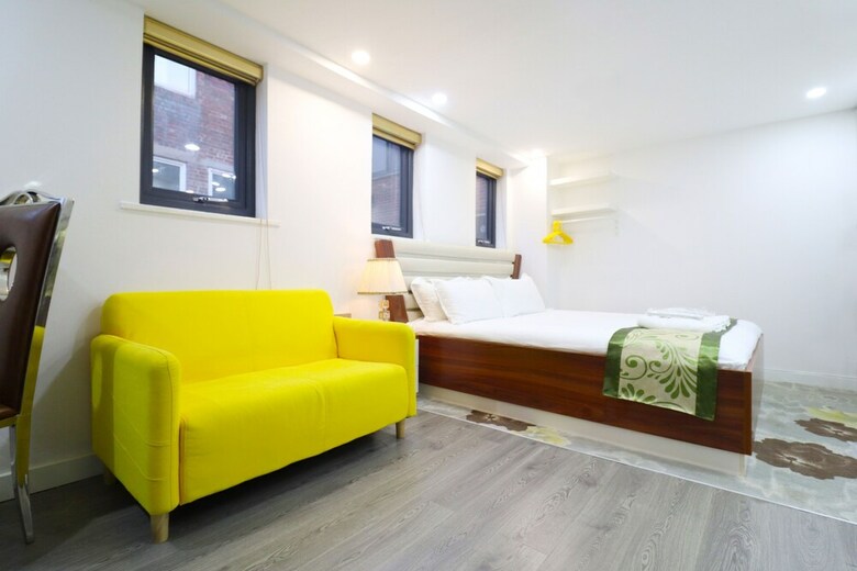 Queen Stay Apartments