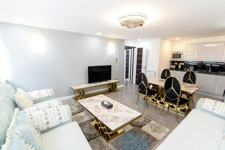 Queen Stay Apartments