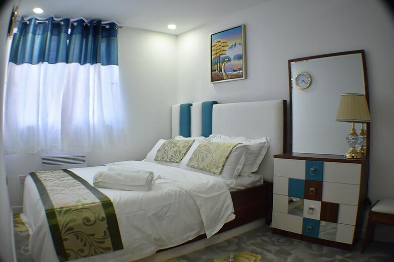Queen Stay Apartments