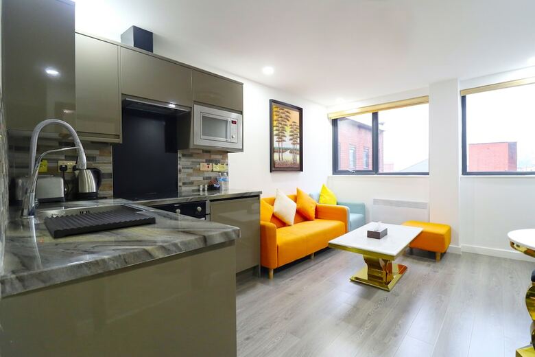 Queen Stay Apartments