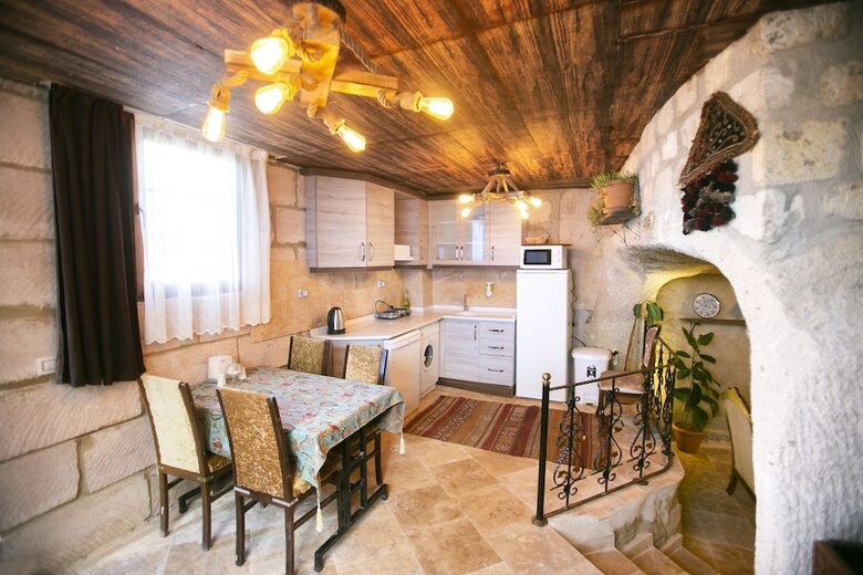 Hostal Kamelya Cave Hostel - Adults Only
