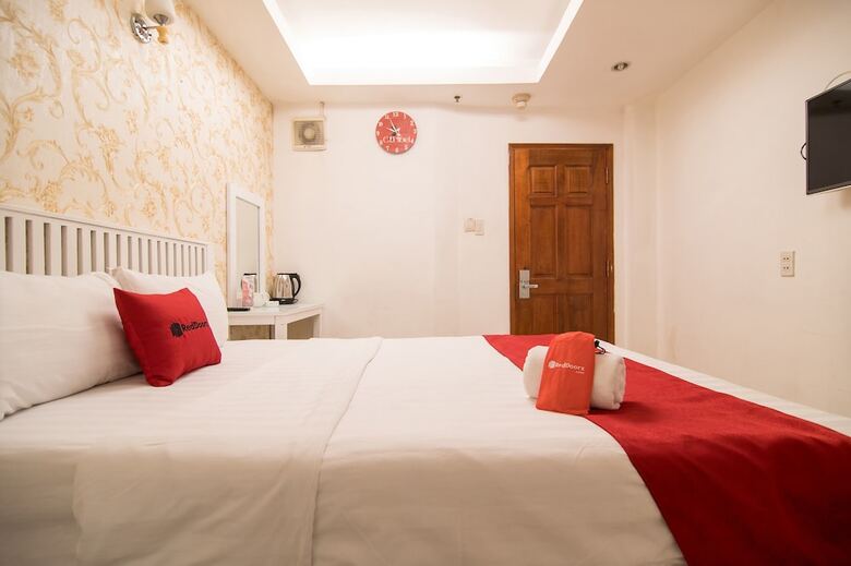 Hotel Reddoorz Plus @ Ben Thanh Market 4
