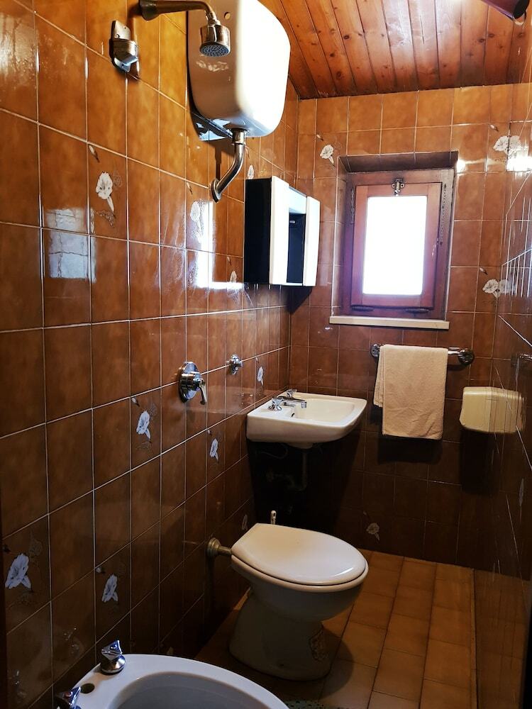 Hotel Albergo Pensione Tesi
