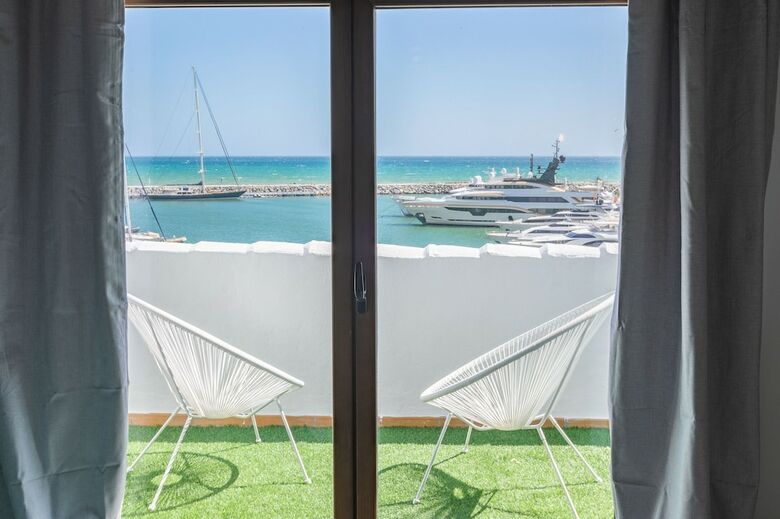 Apartamentos Mediterranean Hideaway