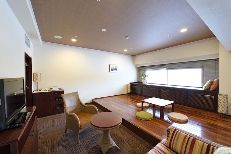 Hotel Spa Resort Hawaiians Monolith Tower